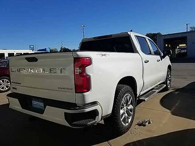 Used 2020 White Chevrolet Custom image 29