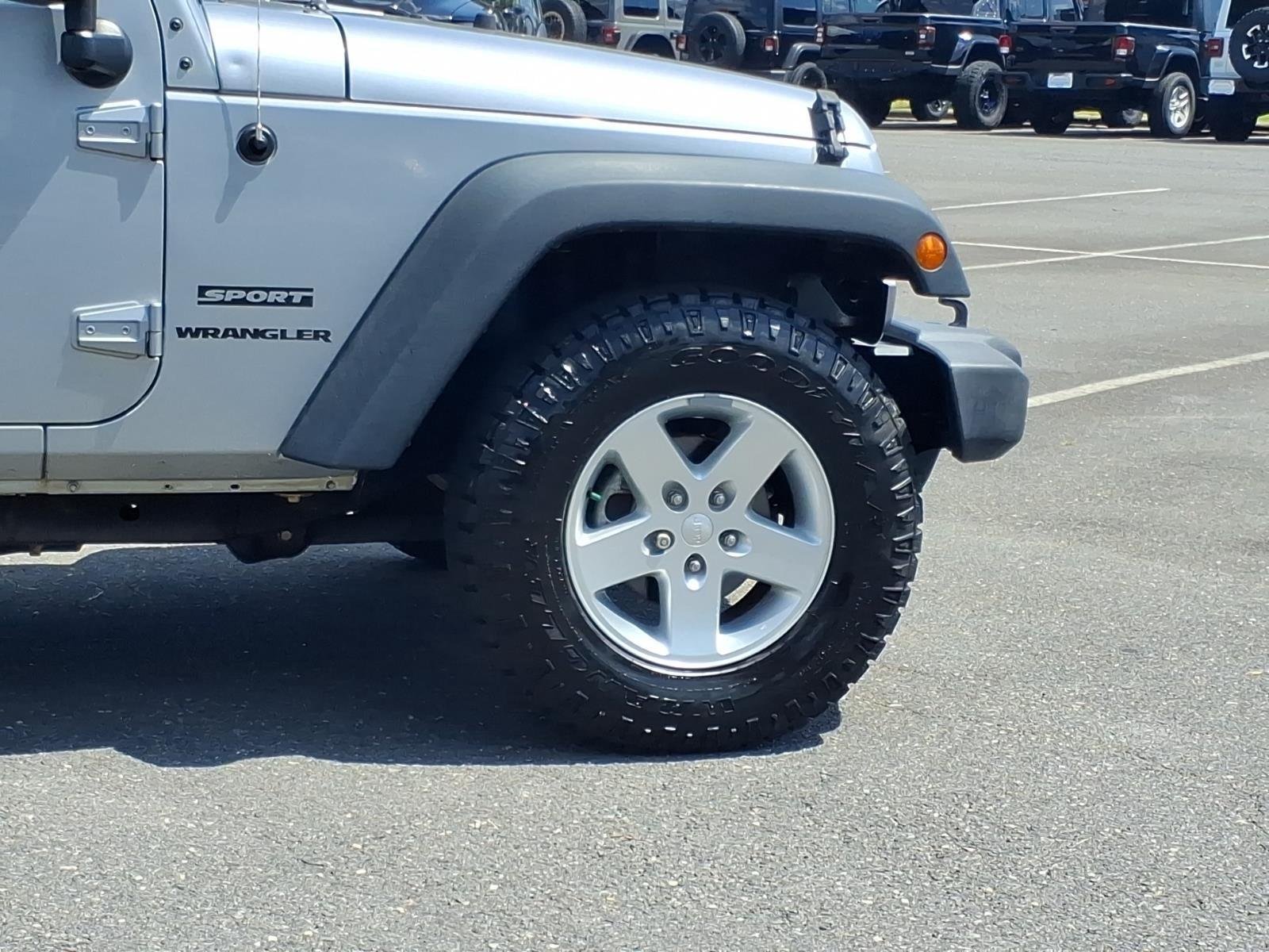 Used 2015 Billet Silver Metallic Clearcoat Jeep Sport image 11
