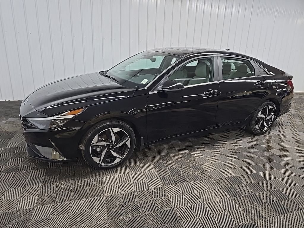 Used 2023 Black Hyundai Limited image 31