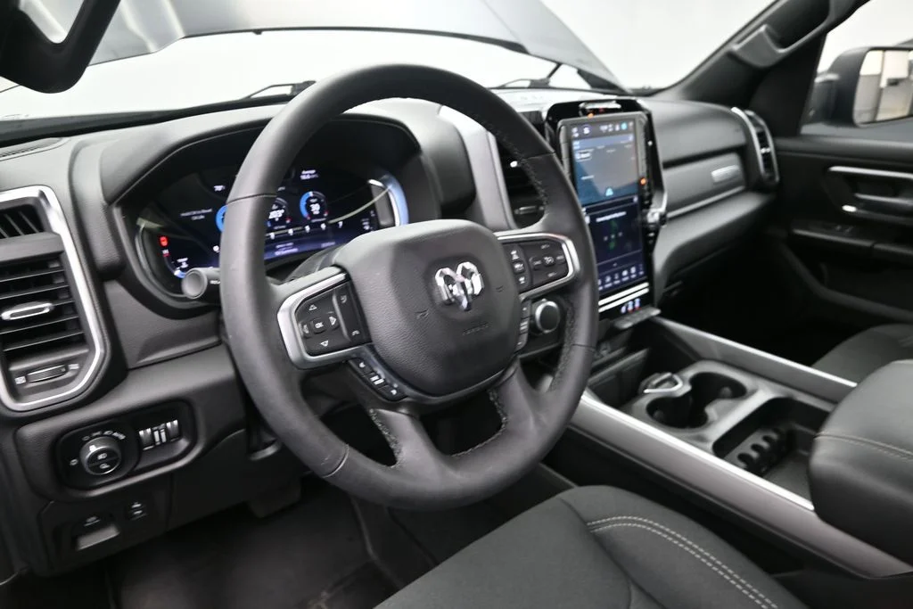 Used 2025 Diamond Black Ram Big Horn/Lone Star image 18