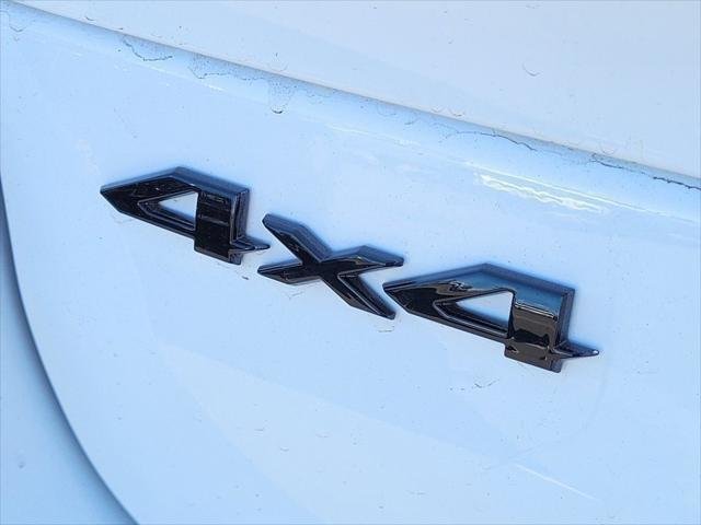 New 2026 Bright White Clear-Coat Exterior Paint Jeep Summit image 24