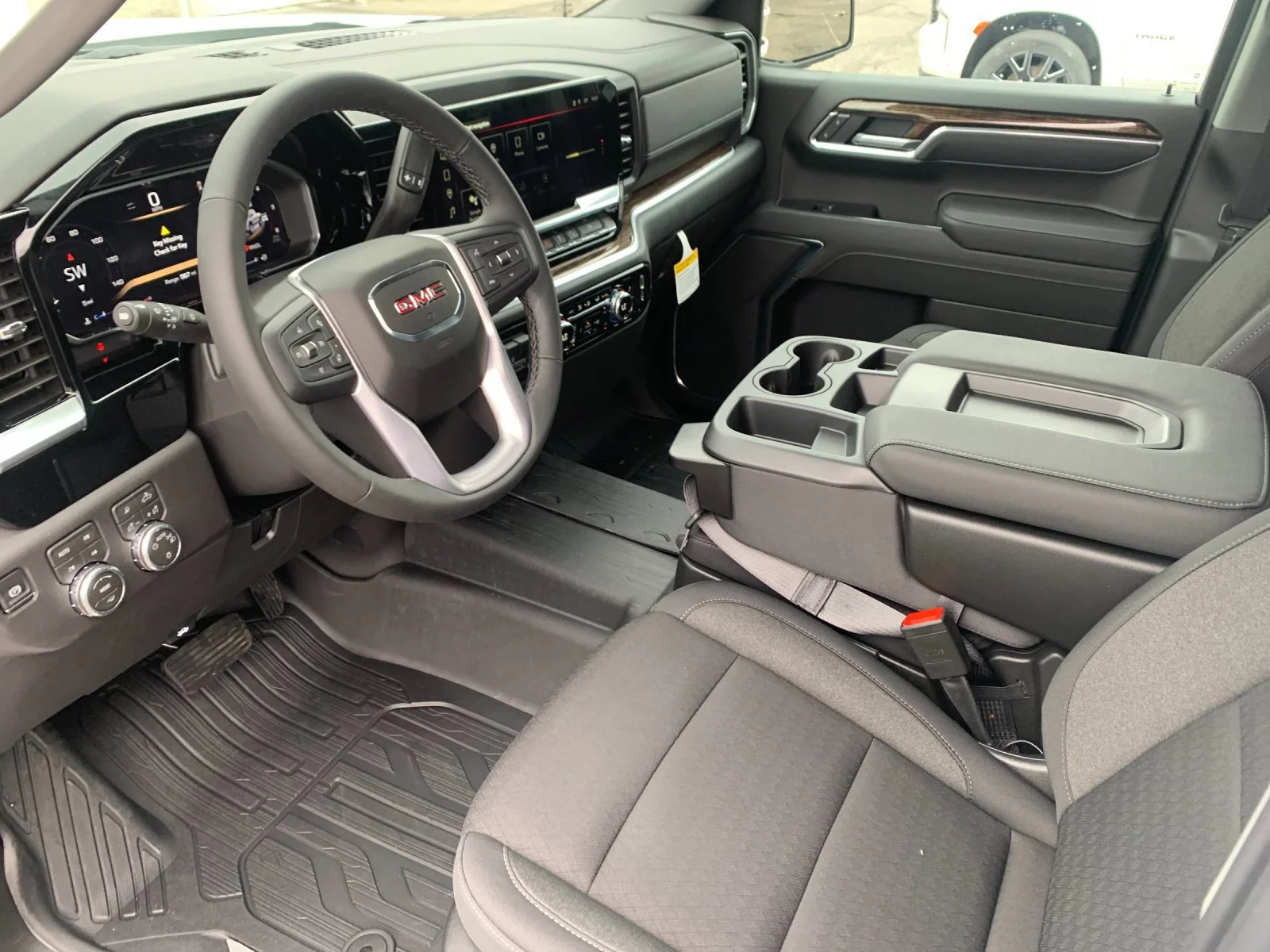 2026 GMC Sierra 1500 SLE - Photo 10