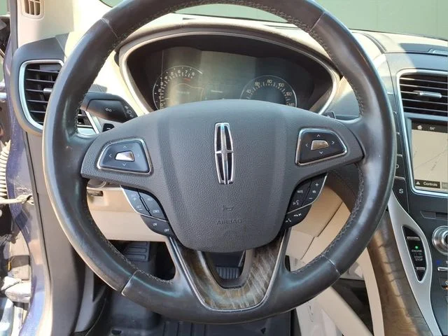 Used 2017 Blue Lincoln Select image 18