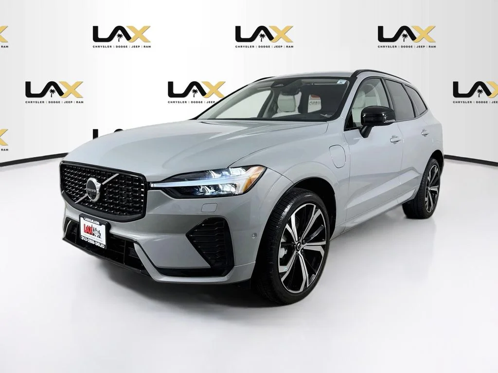 Used 2025 Gray Volvo T8 Ultra image 3