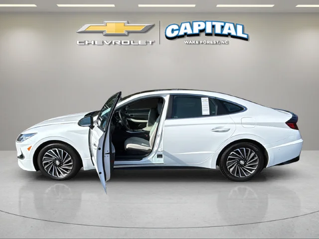 Used 2023 White Hyundai Limited image 9