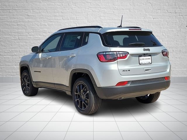 New 2026 Silver Zynith Metallic Clear-Coat Exterior Paint Jeep Latitude image 3