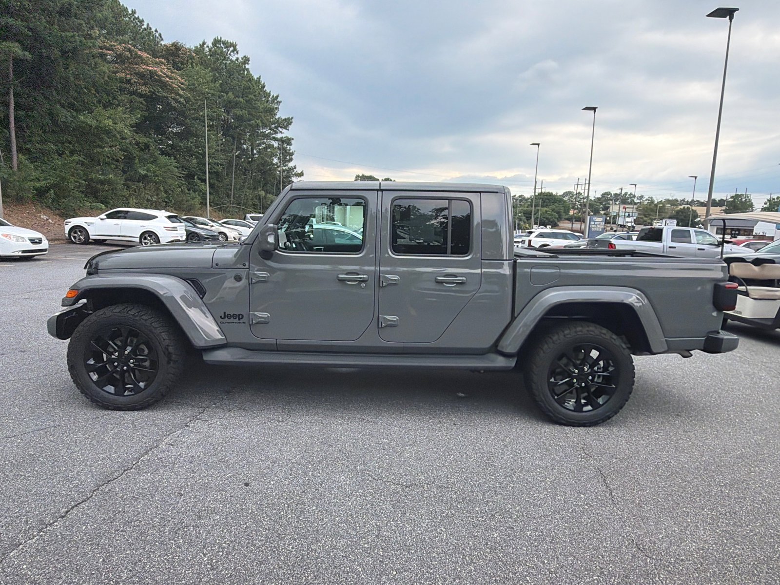 Used 2023 Sting-Gray Clearcoat Jeep High Altitude image 8
