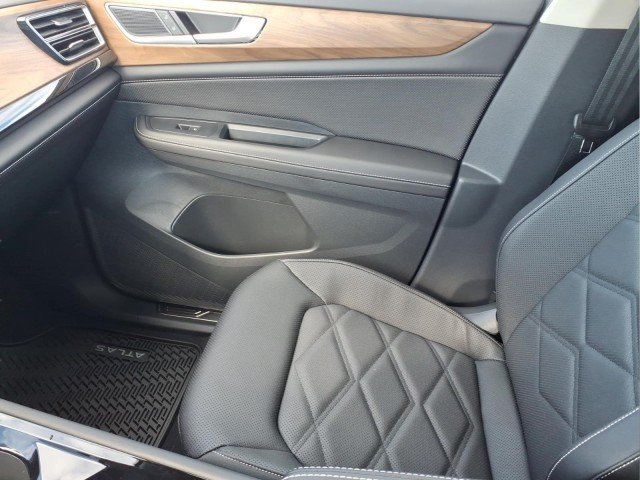 New 2026 Avocado Green Pearl Volkswagen SE w/Technology 4M image 15