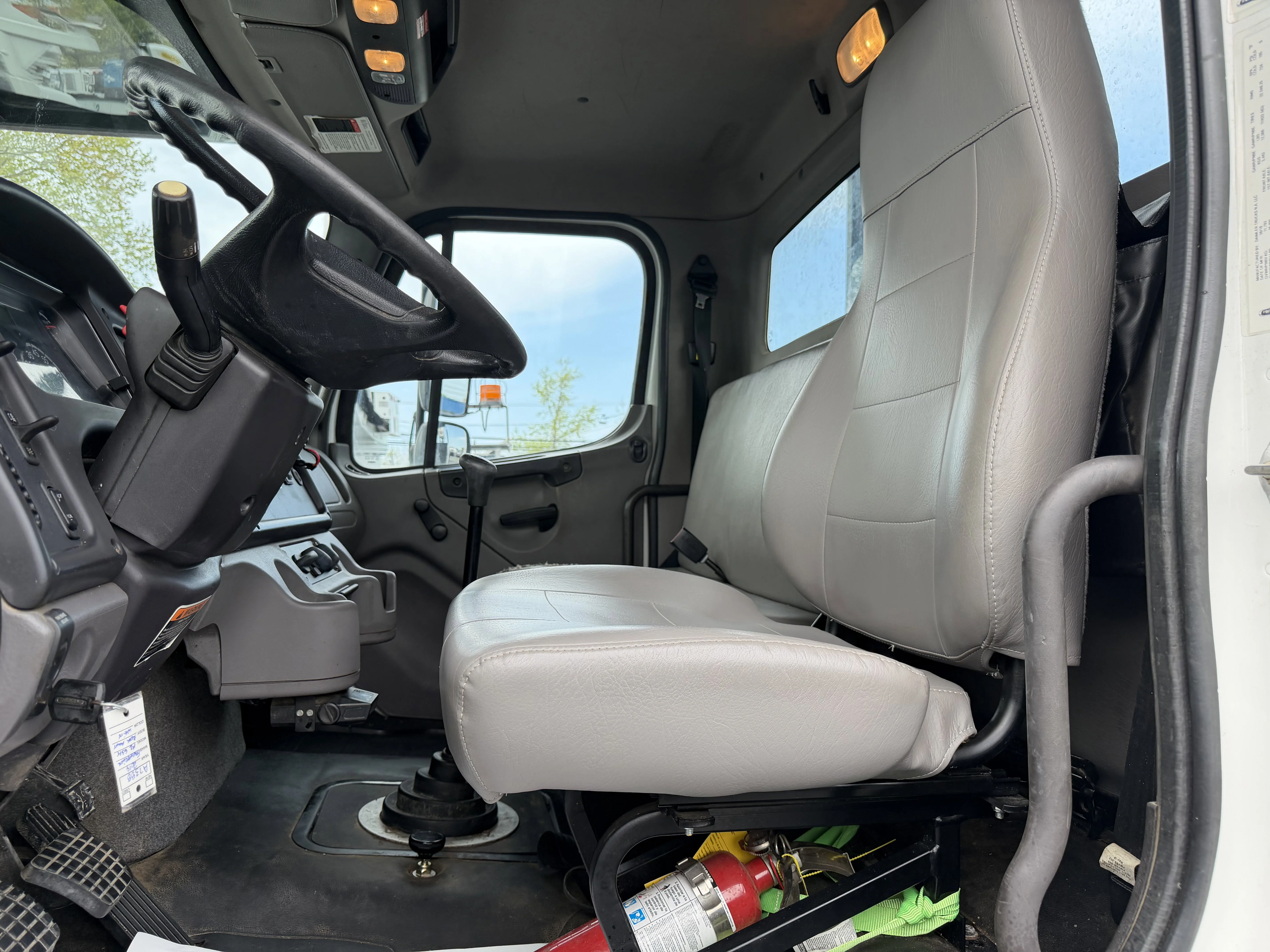 Used 2019 White FREIGHTLINER Under CDL image 11
