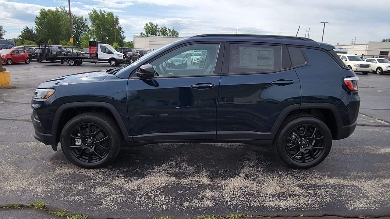 New 2026 Fathom Blue Pearl-Coat Exterior Paint Jeep Latitude Altitude image 5