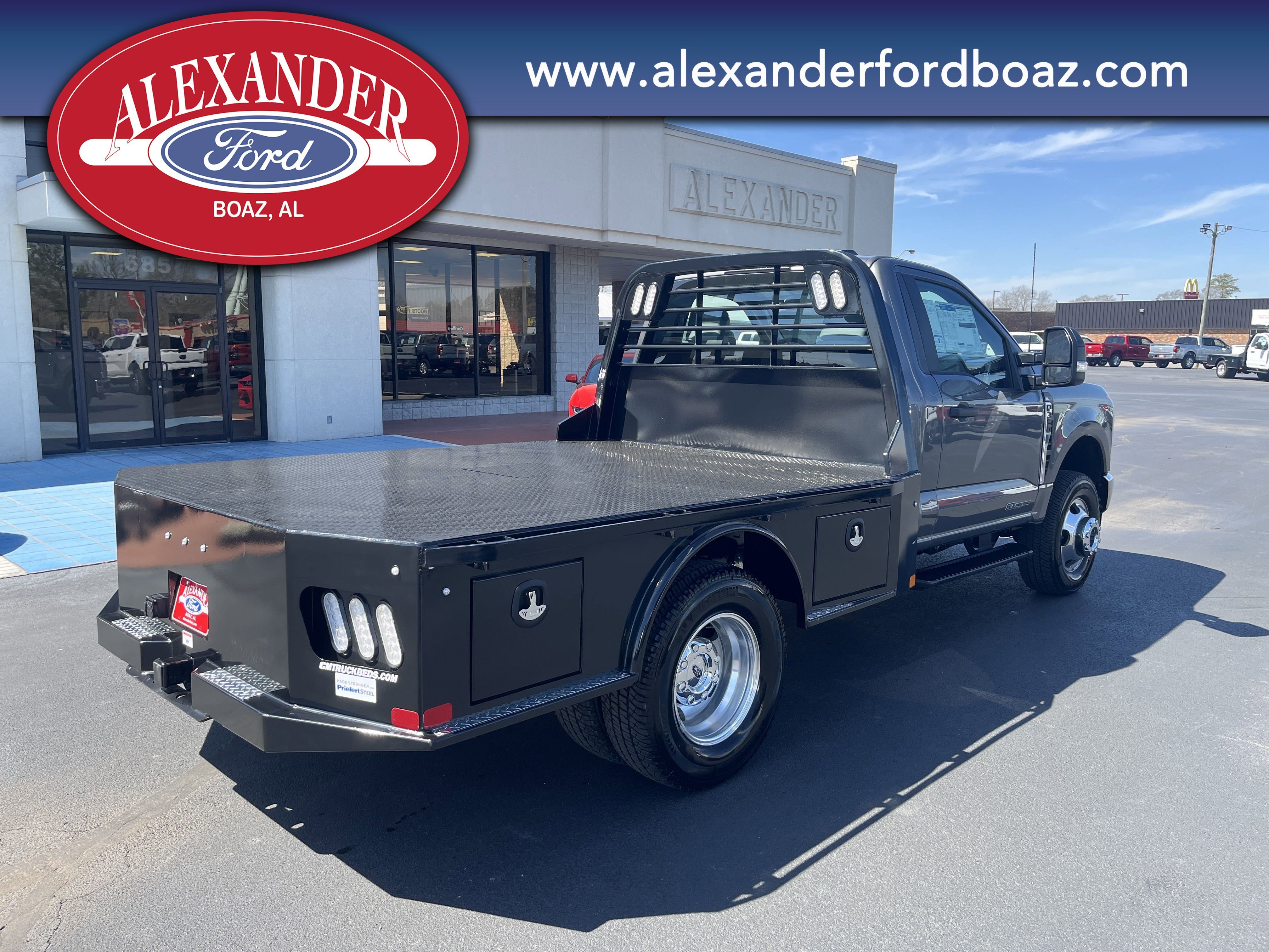 2025 Ford F-350 Super Duty Chassis Cab XL - Photo 4