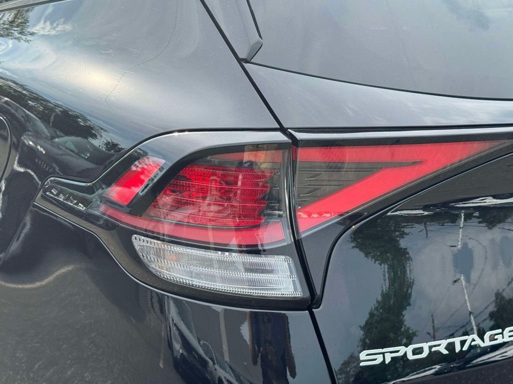 Used 2023 Black Kia X-Line image 9