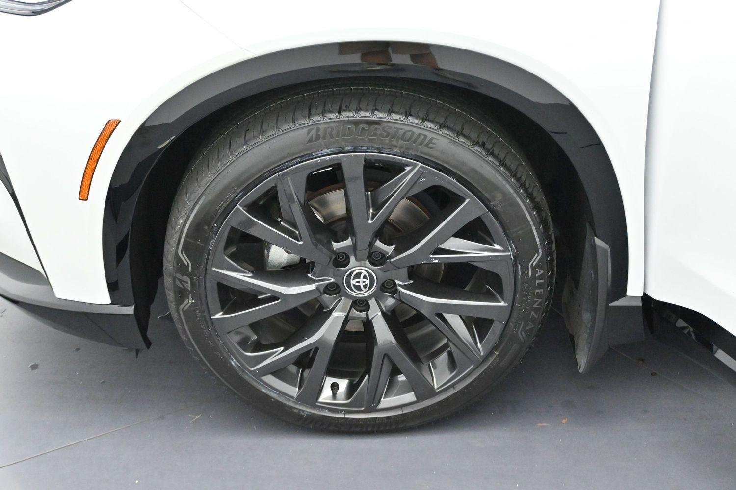 Used 2025  Toyota XLE image 34