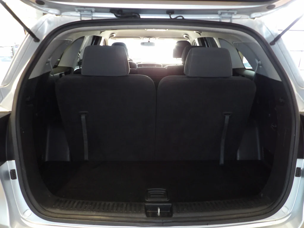 Used 2019 Sparkling Silver Kia LX V6 image 19