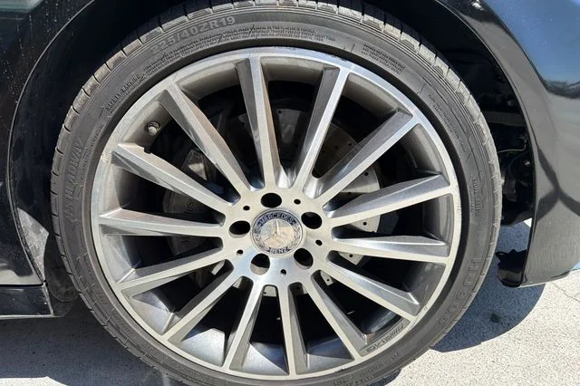 Used 2015 Black Mercedes-Benz C 400 image 5