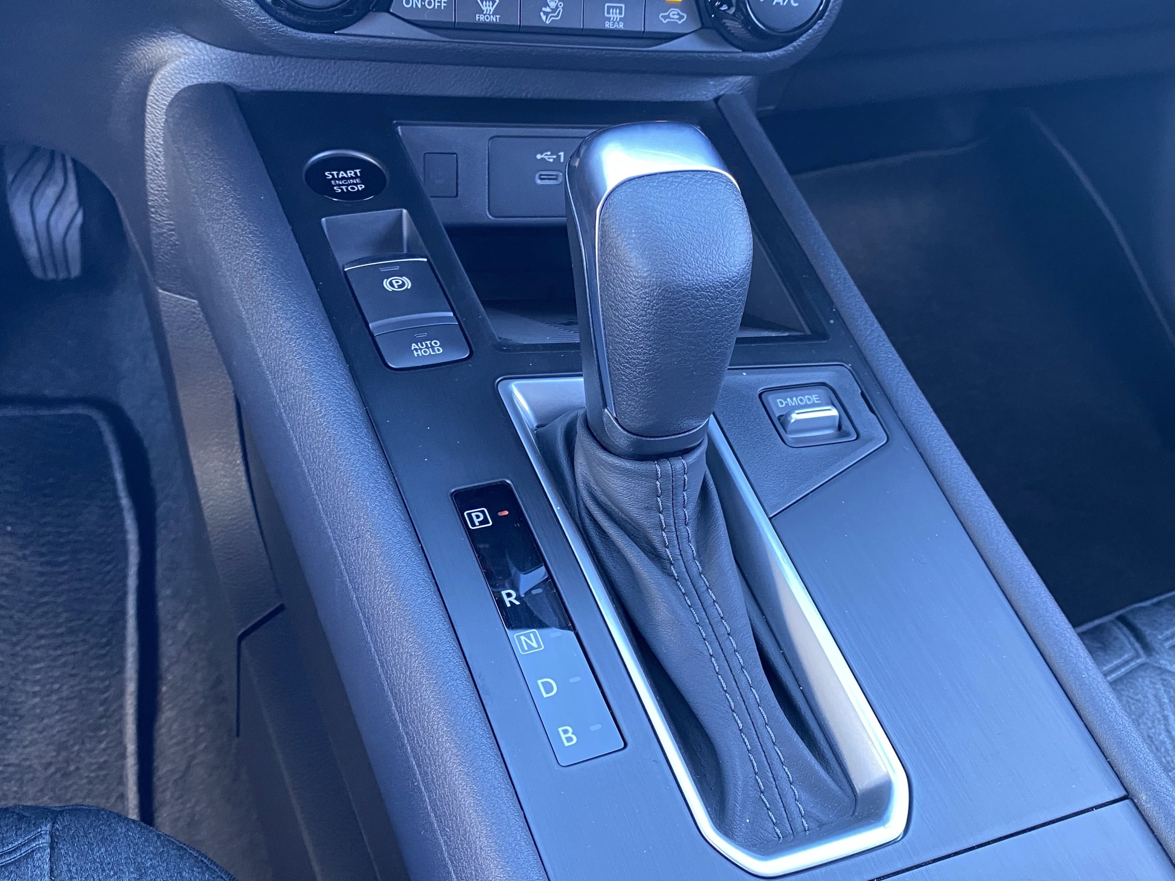 New 2026 Aspen White TriCoat / Super Black Two-tone Nissan SV image 21