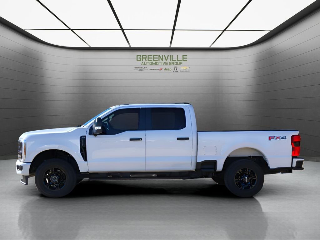 Used 2024 Oxford White Ford XL STX FX4 4X4 CREW CAB image 3