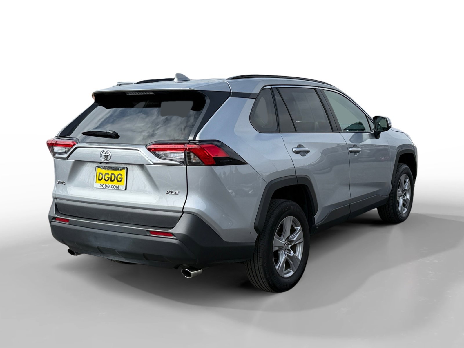 Used 2025 Silver Sky Metallic Toyota XLE image 5