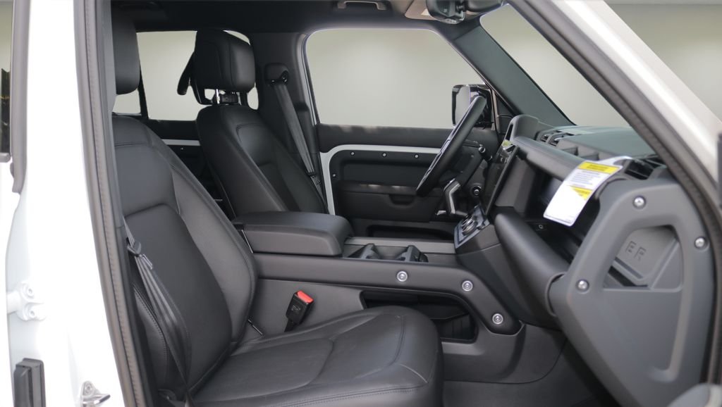 New 2026 Fuji White Land Rover X-Dynamic SE image 17