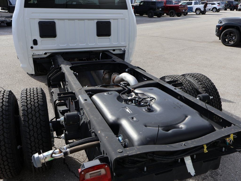 2025 RAM 3500 Chassis Tradesman - Photo 12