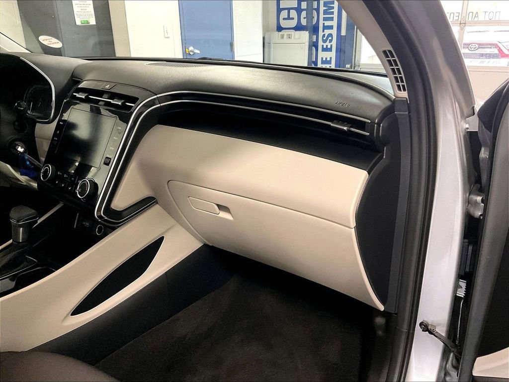 Used 2024 Silver Hyundai SE image 13