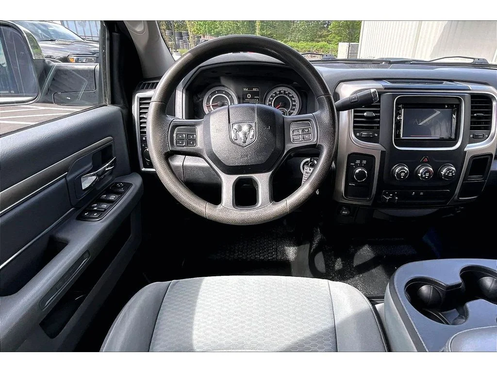 Used 2014  Ram SLT image 5