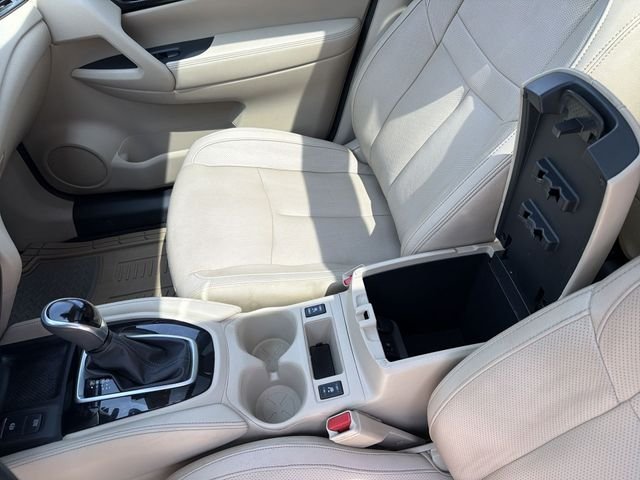 Used 2019 Red Nissan SL image 22