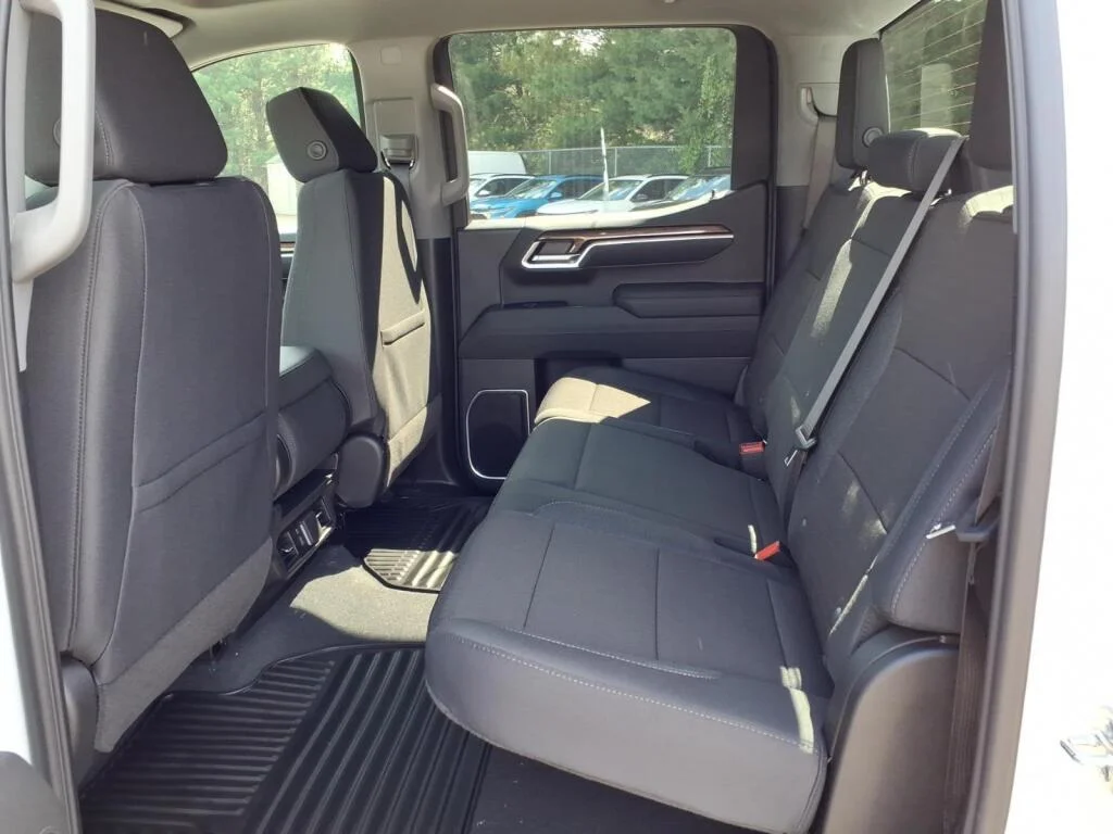 New 2026 Summit White Chevrolet LT image 6
