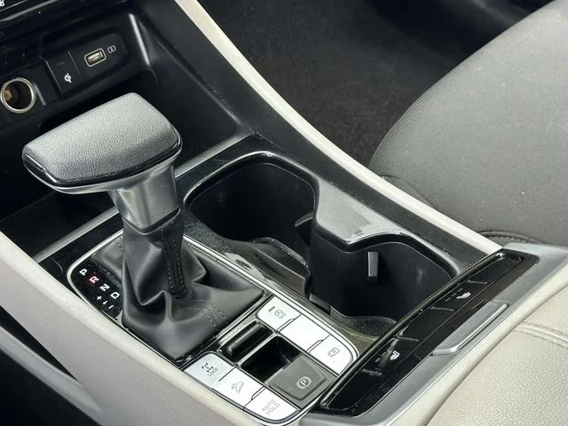 Used 2024 Black Hyundai SEL image 22