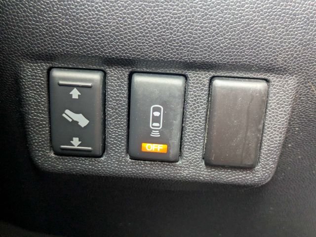 Used 2008 White Nissan SE image 22