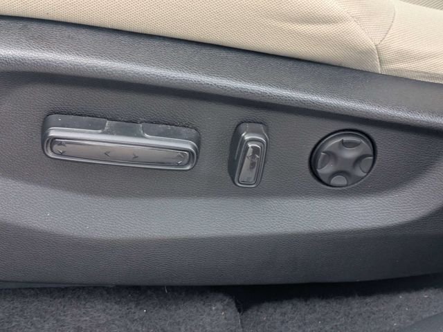 Used 2022 White Honda EX image 20
