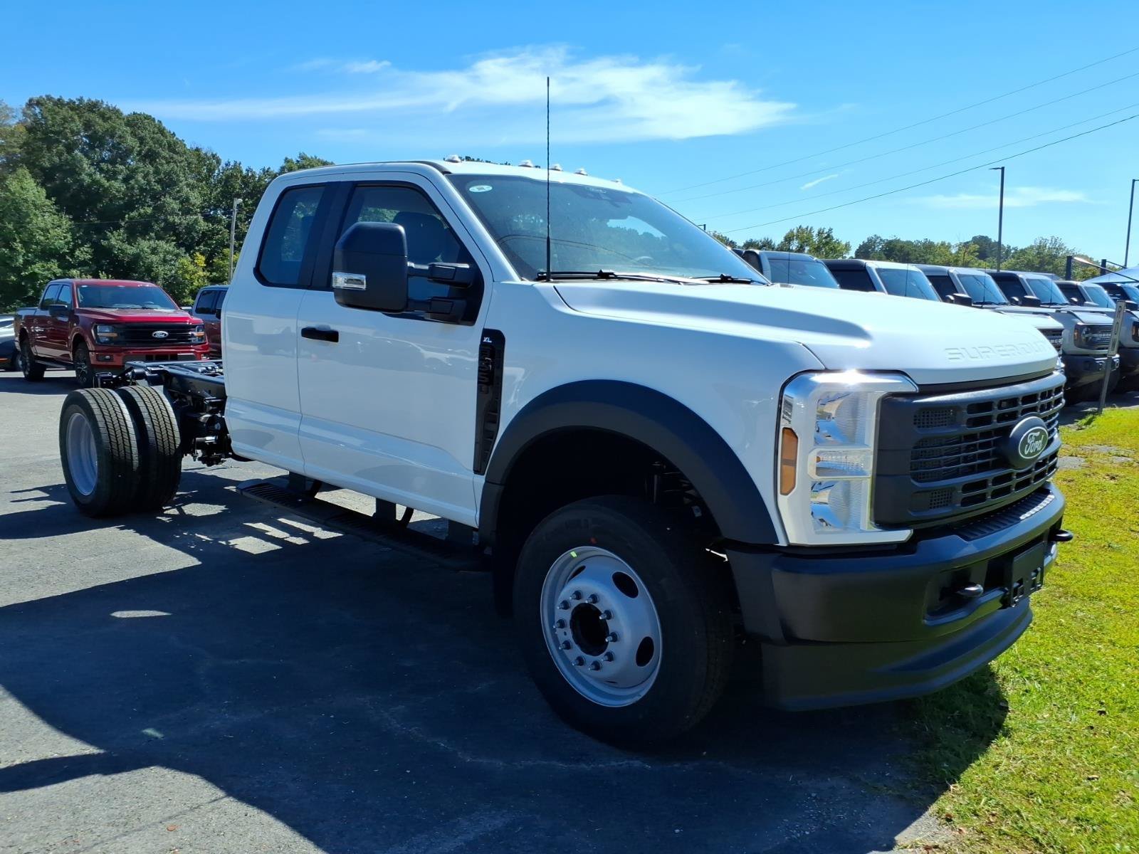 New 2027 Oxford White Ford F-550® XL image 6