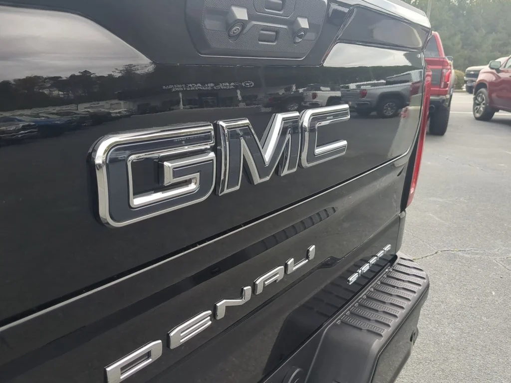 Used 2023 Onyx Black GMC Denali Ultimate image 31