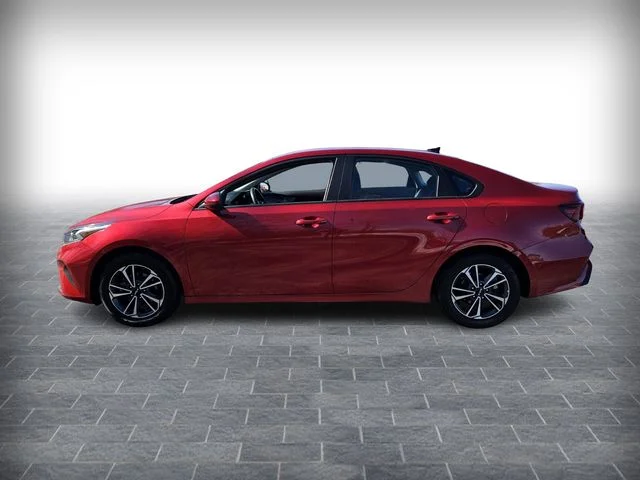 Used 2024 Red Kia LXS image 4