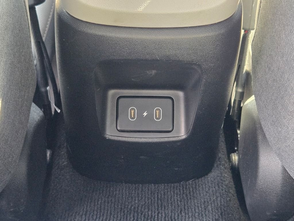 Used 2025 Fluid Metal Hyundai Limited image 13