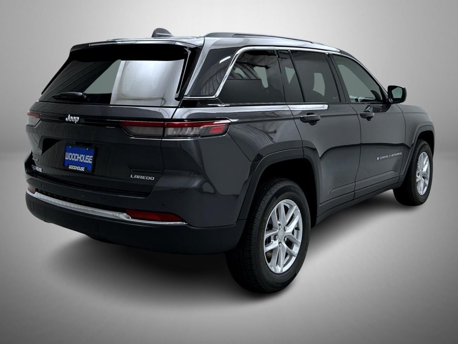 New 2026 Baltic Gray Metallic Clear-Coat Exterior Paint Jeep Laredo X image 5