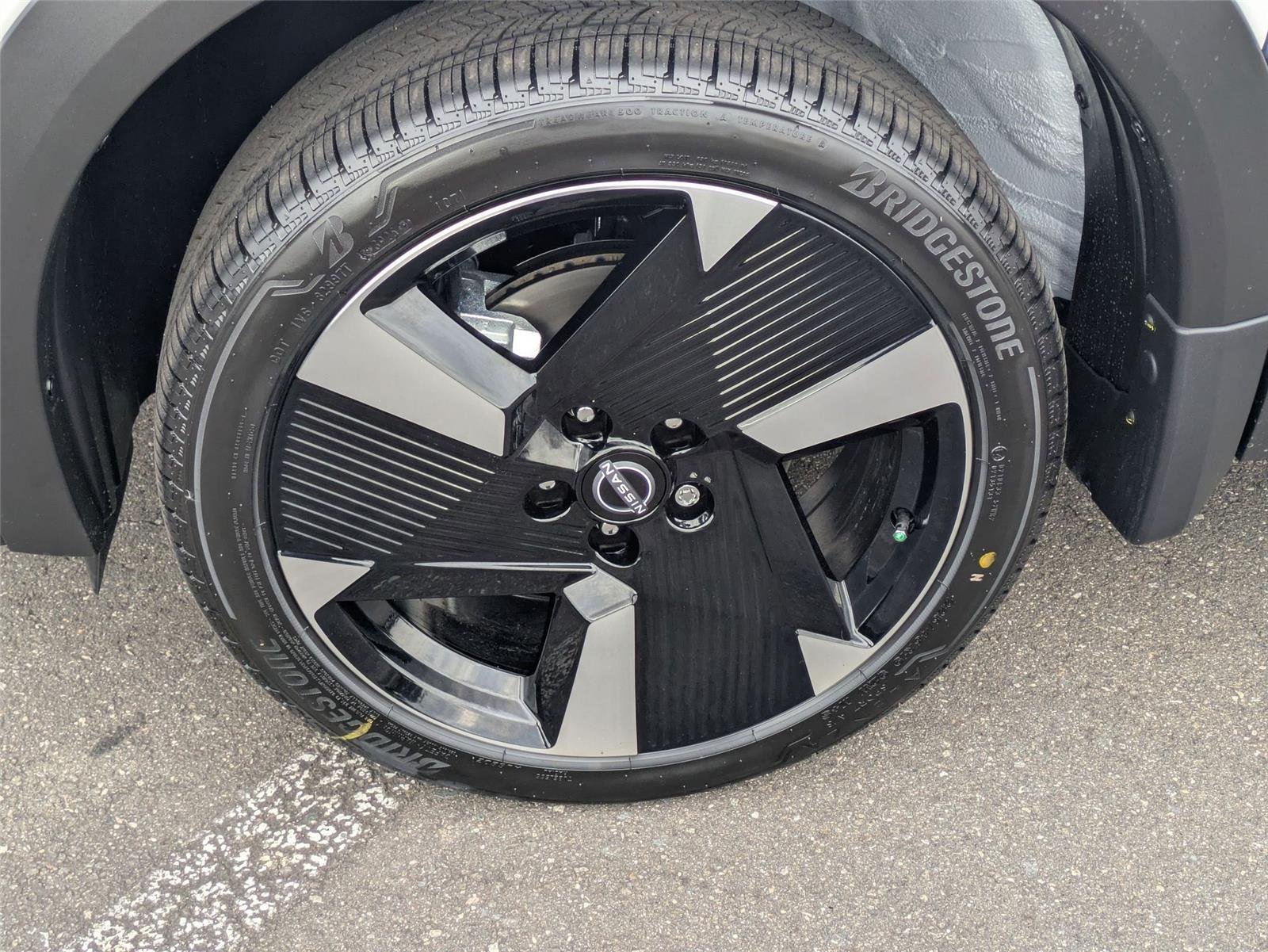 New 2026 Aspen White TriCoat / Super Black Two-tone Nissan SR image 11