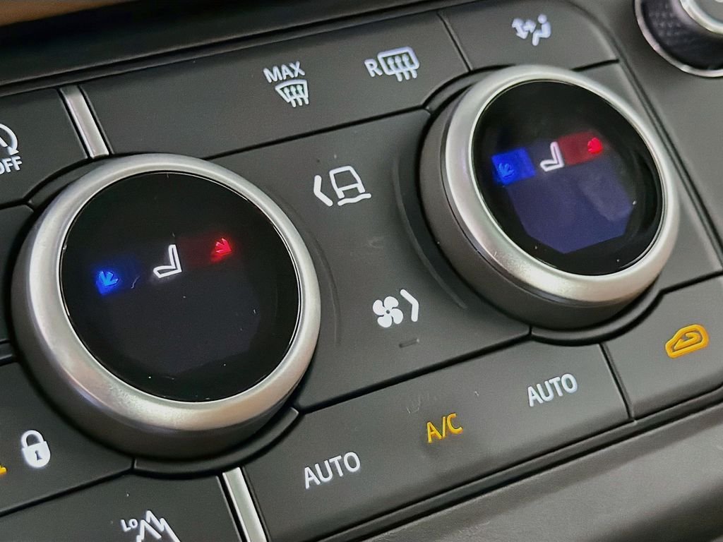 New 2026 Fuji White Land Rover X-Dynamic SE image 21