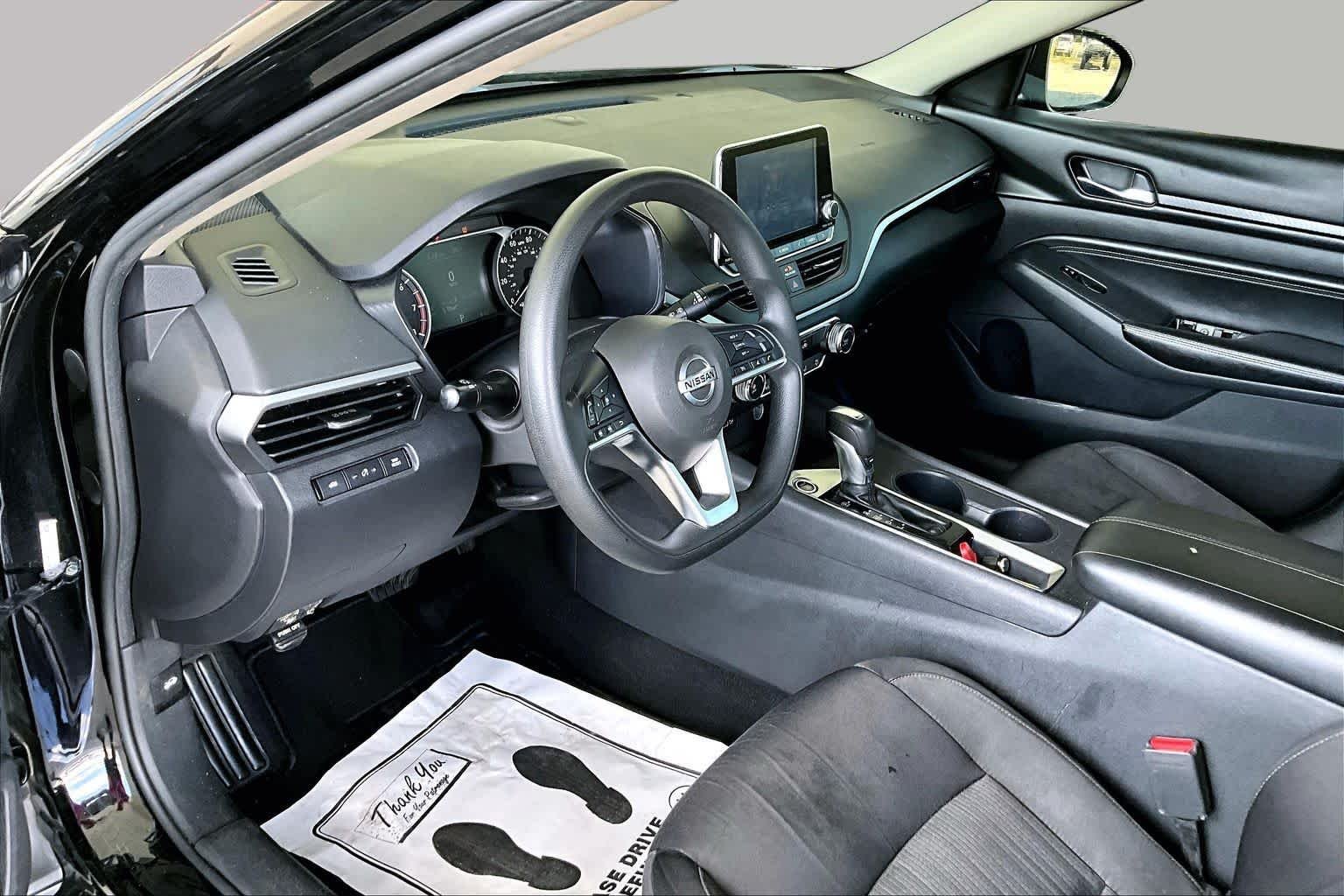 Used 2020 Super Black Nissan 2.5 S image 17