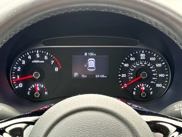 Used 2022 White Kia EX image 24