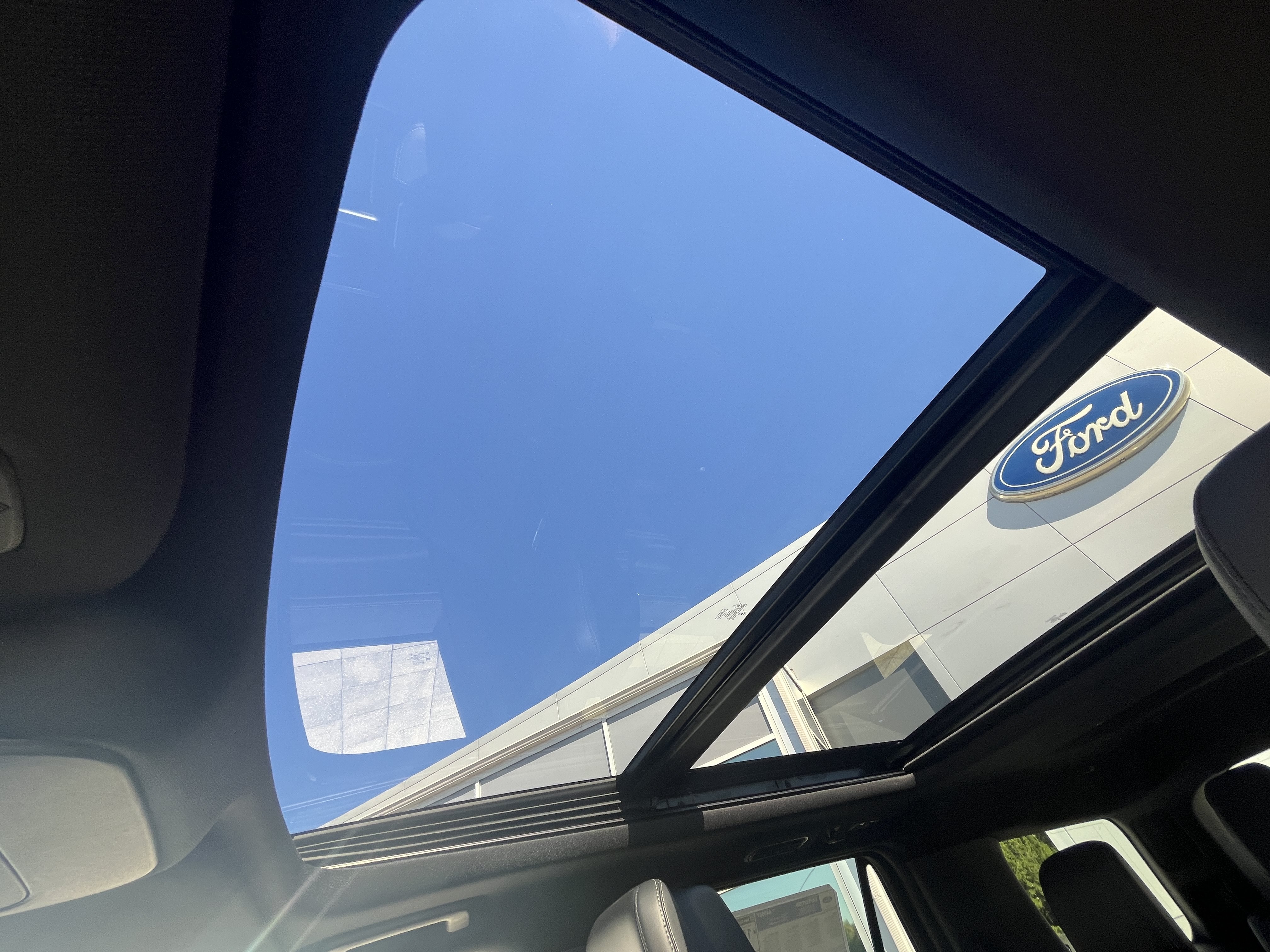 New 2026 Star White Metallic Tri-Coat Ford Platinum® image 25