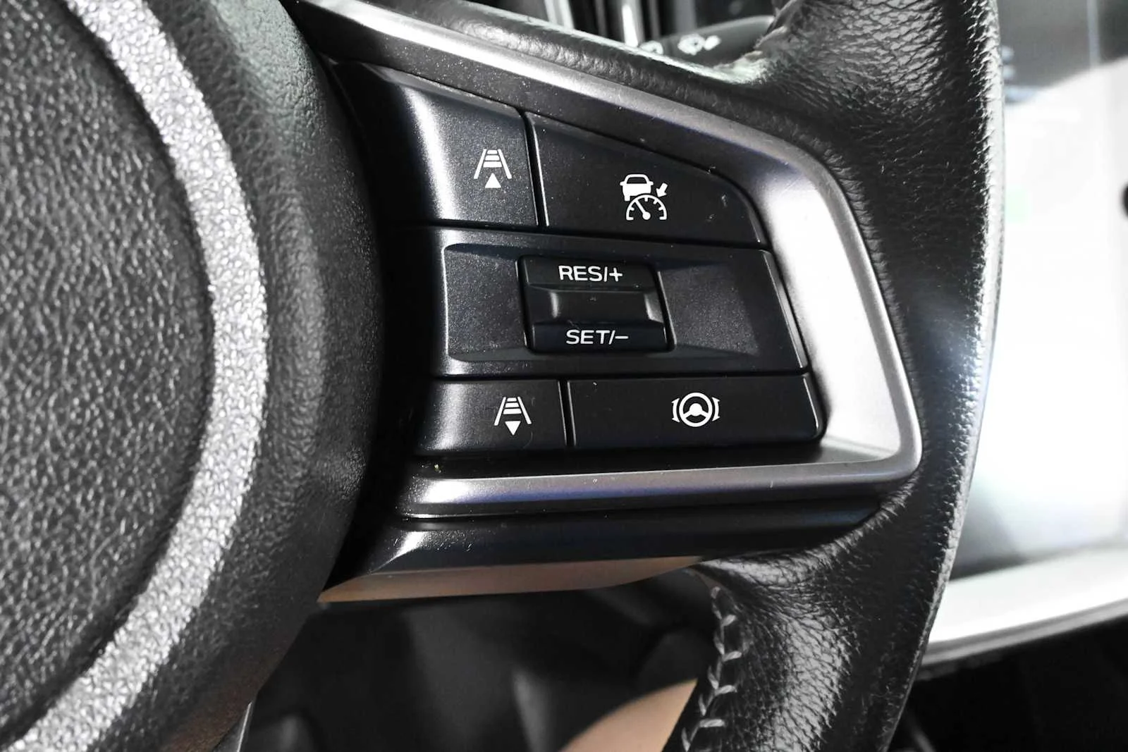 Used 2023 Ice Silver Metallic Subaru Premium image 21