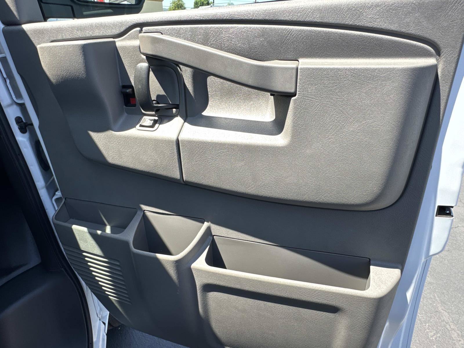 2025 GMC Savana Cargo Work Van - Photo 26