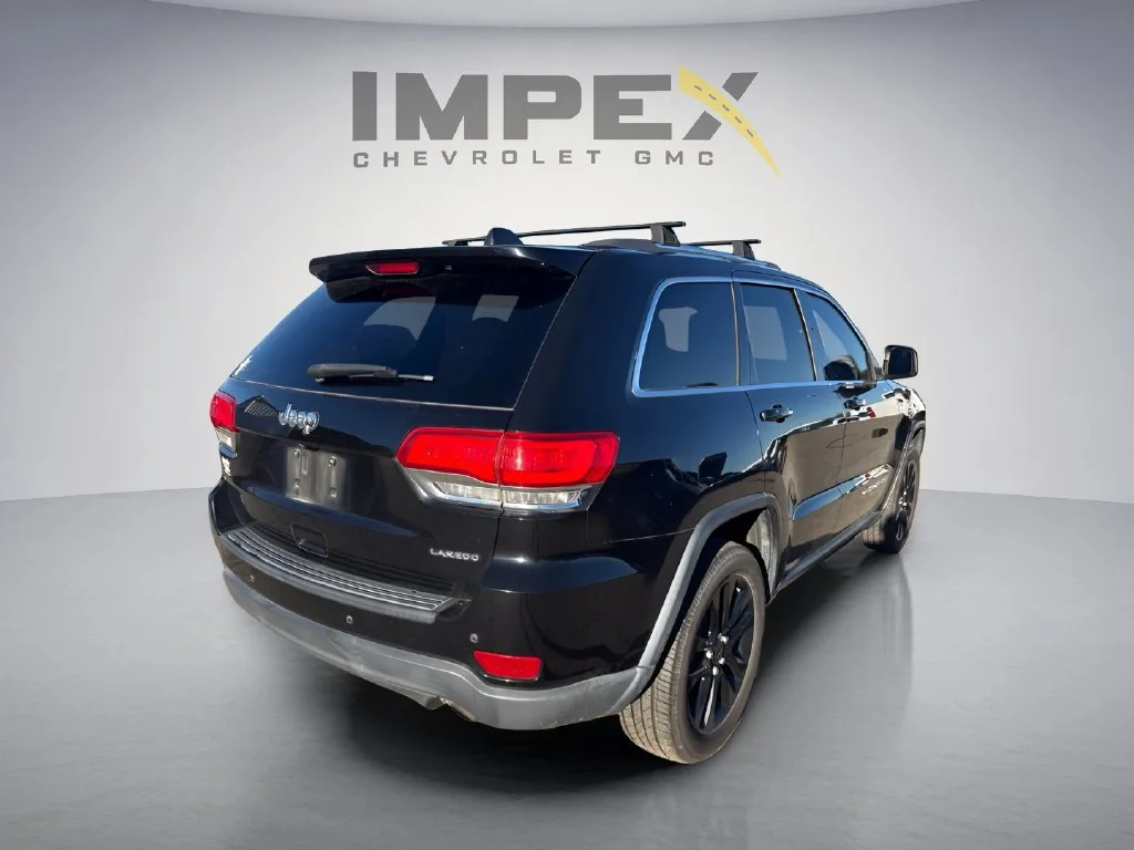 Used 2018  Jeep Laredo E image 5