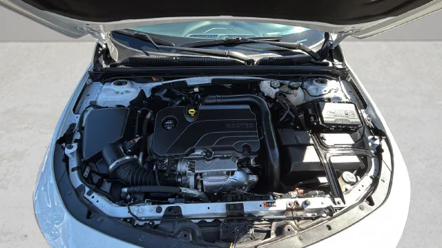 Used 2025 White Chevrolet LT image 32