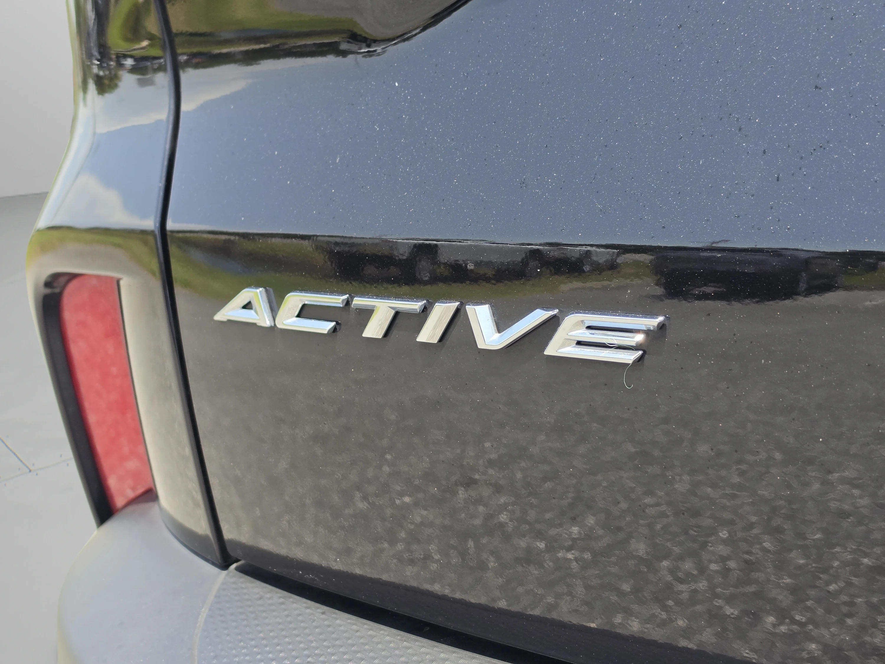 Used 2024 Agate Black Metallic Ford Active image 17