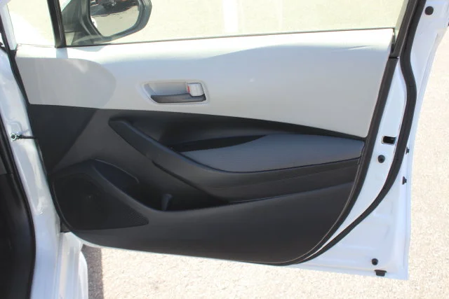 Used 2022 White Toyota LE image 26