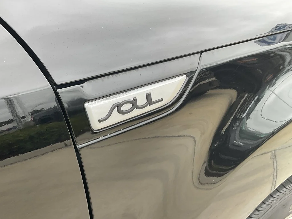 Used 2016 Black Kia Base image 31