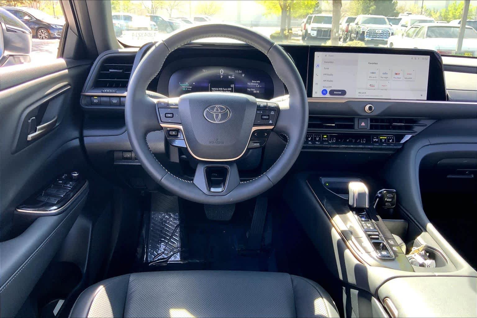 2026 Toyota Crown XLE - Photo 6