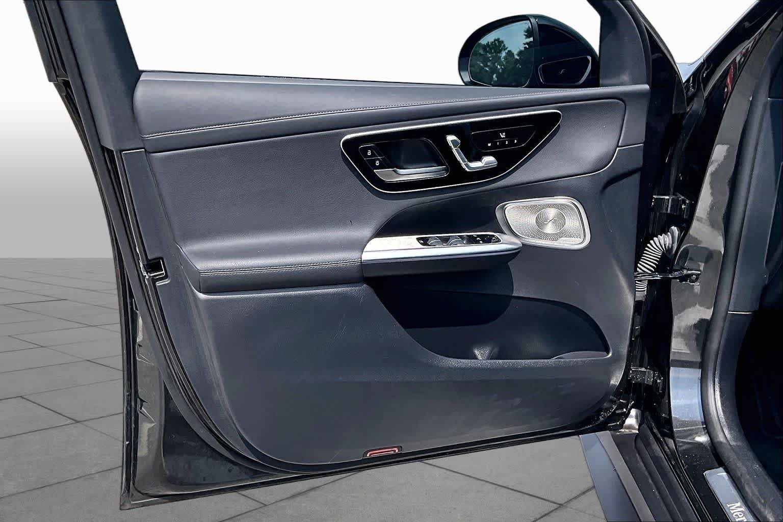 Used 2025 Graphite Grey Metallic Mercedes-Benz GLC 300 image 22